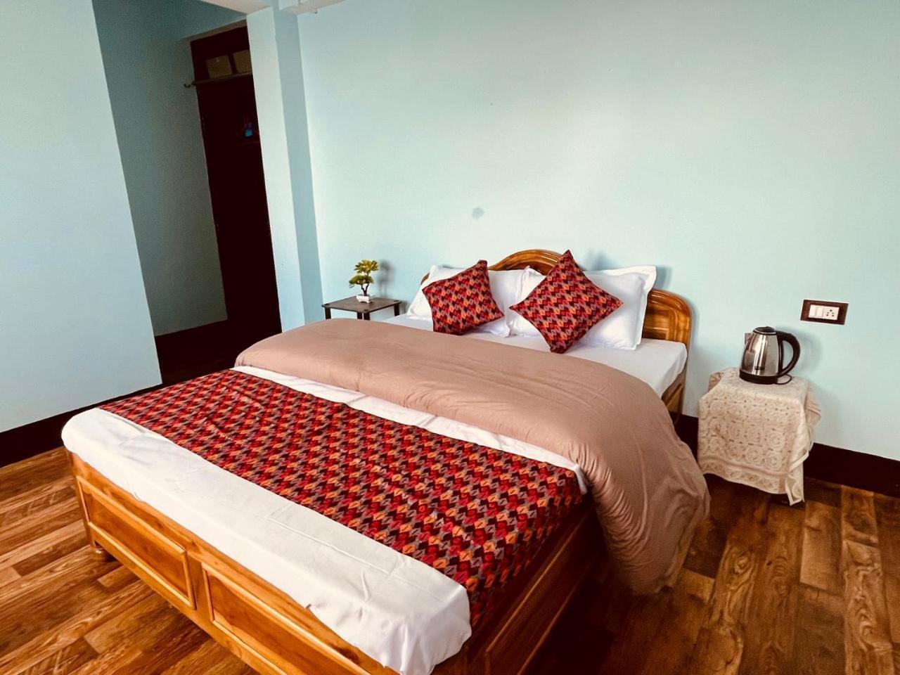 Forest Lodge - 80 Mts From Mall Road 다르질링 외부 사진
