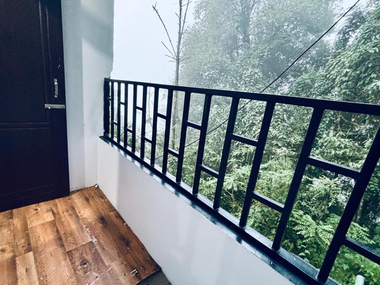 Forest Lodge - 80 Mts From Mall Road 다르질링 외부 사진