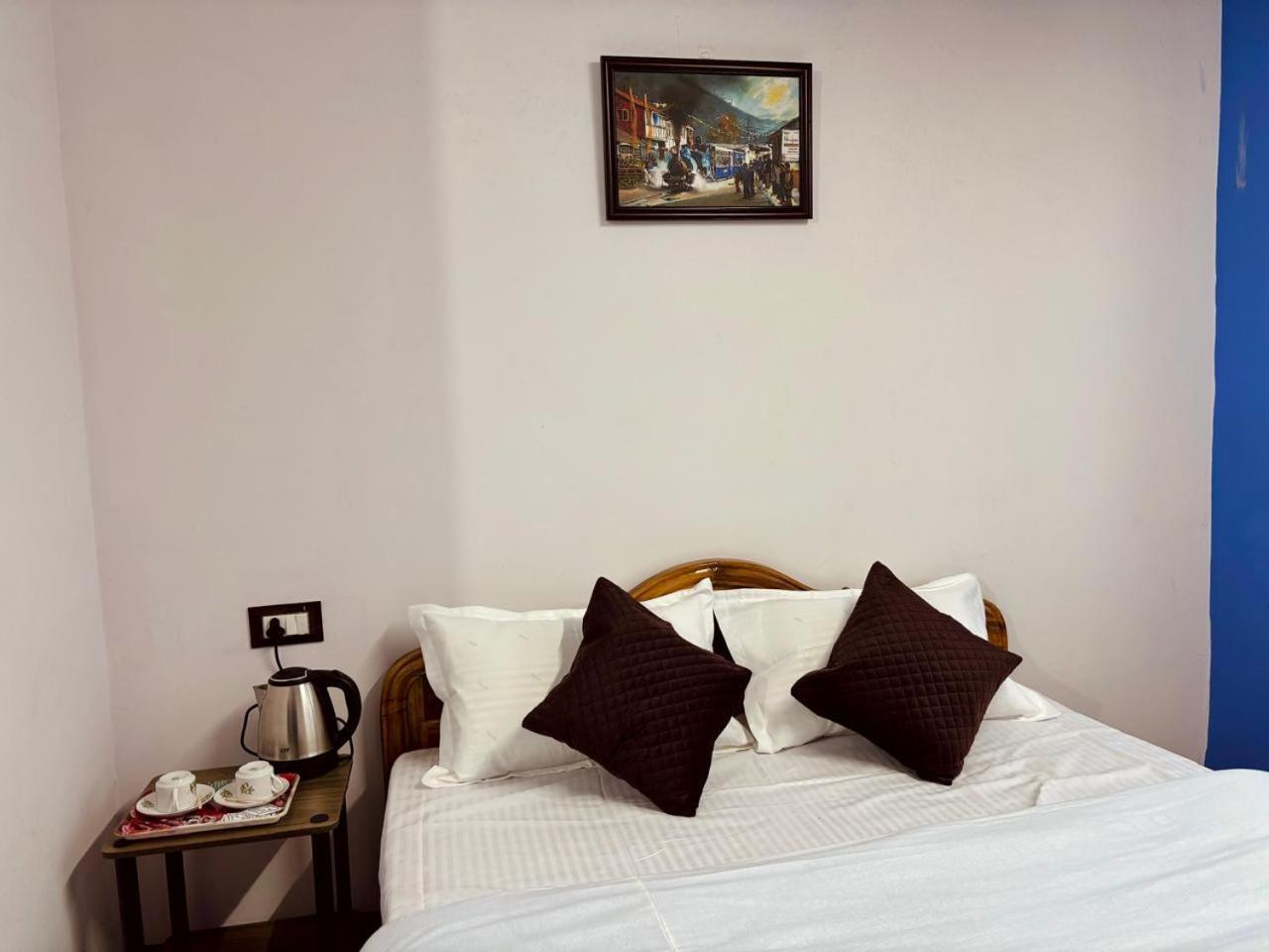 Forest Lodge - 80 Mts From Mall Road 다르질링 외부 사진