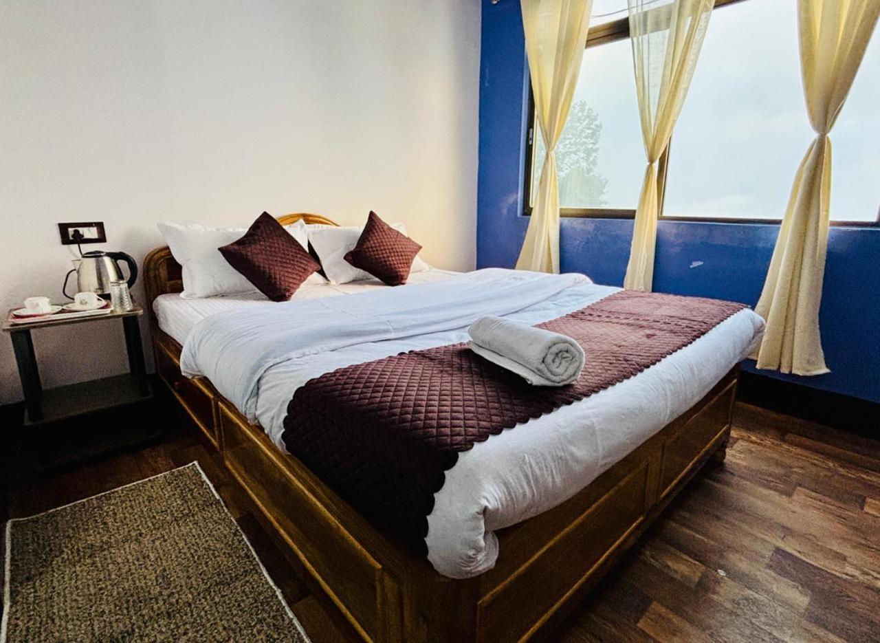 Forest Lodge - 80 Mts From Mall Road 다르질링 외부 사진