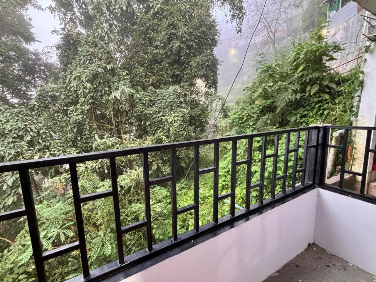 Forest Lodge - 80 Mts From Mall Road 다르질링 외부 사진