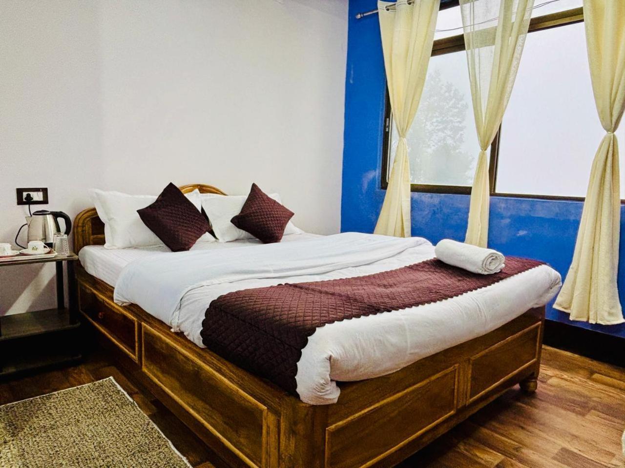 Forest Lodge - 80 Mts From Mall Road 다르질링 외부 사진