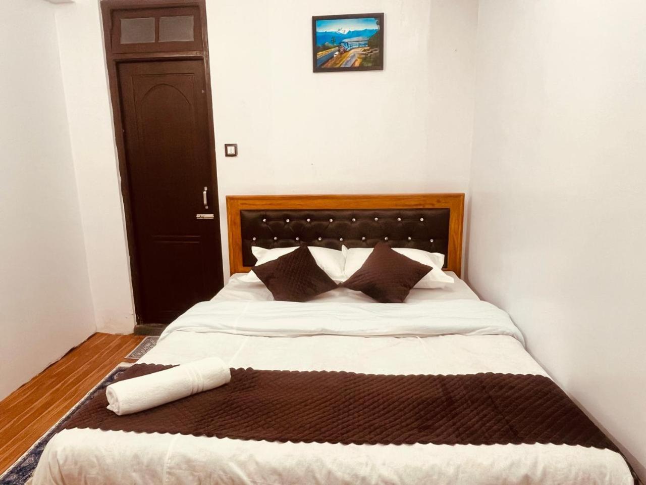 Forest Lodge - 80 Mts From Mall Road 다르질링 외부 사진