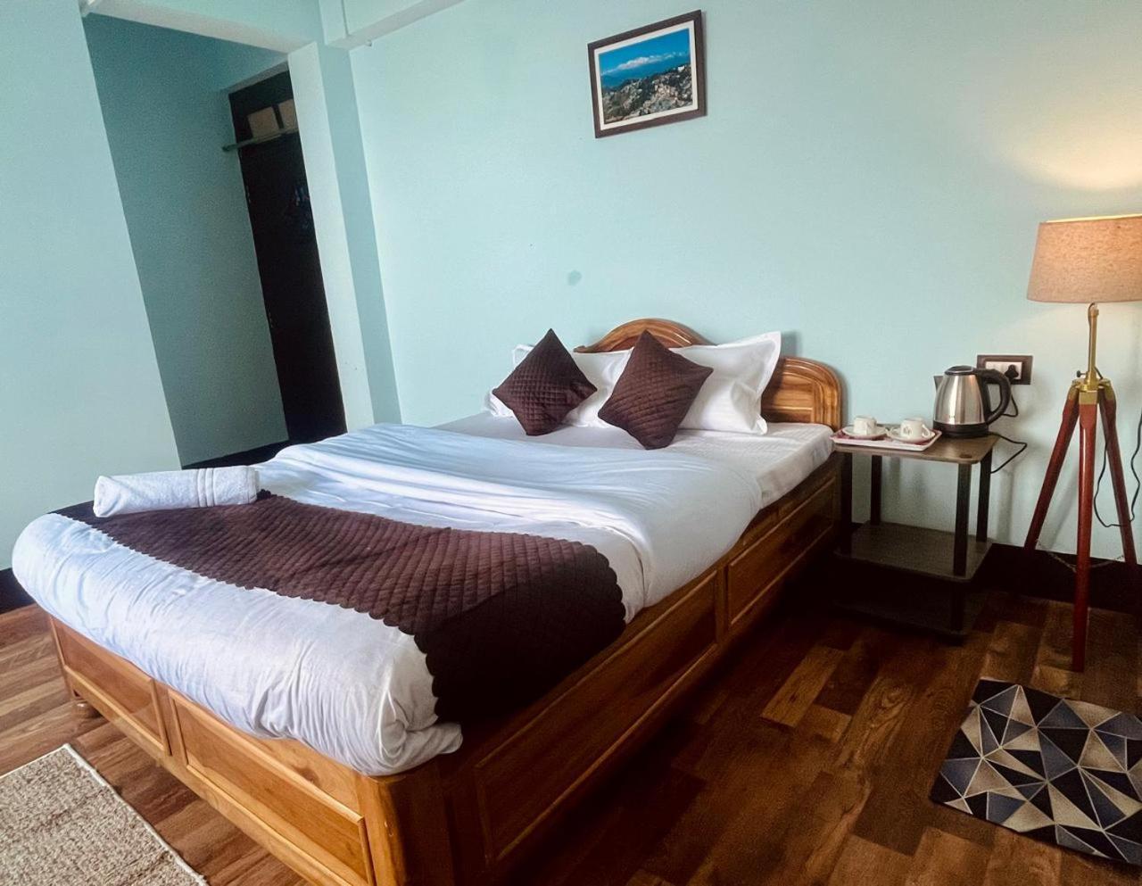 Forest Lodge - 80 Mts From Mall Road 다르질링 외부 사진