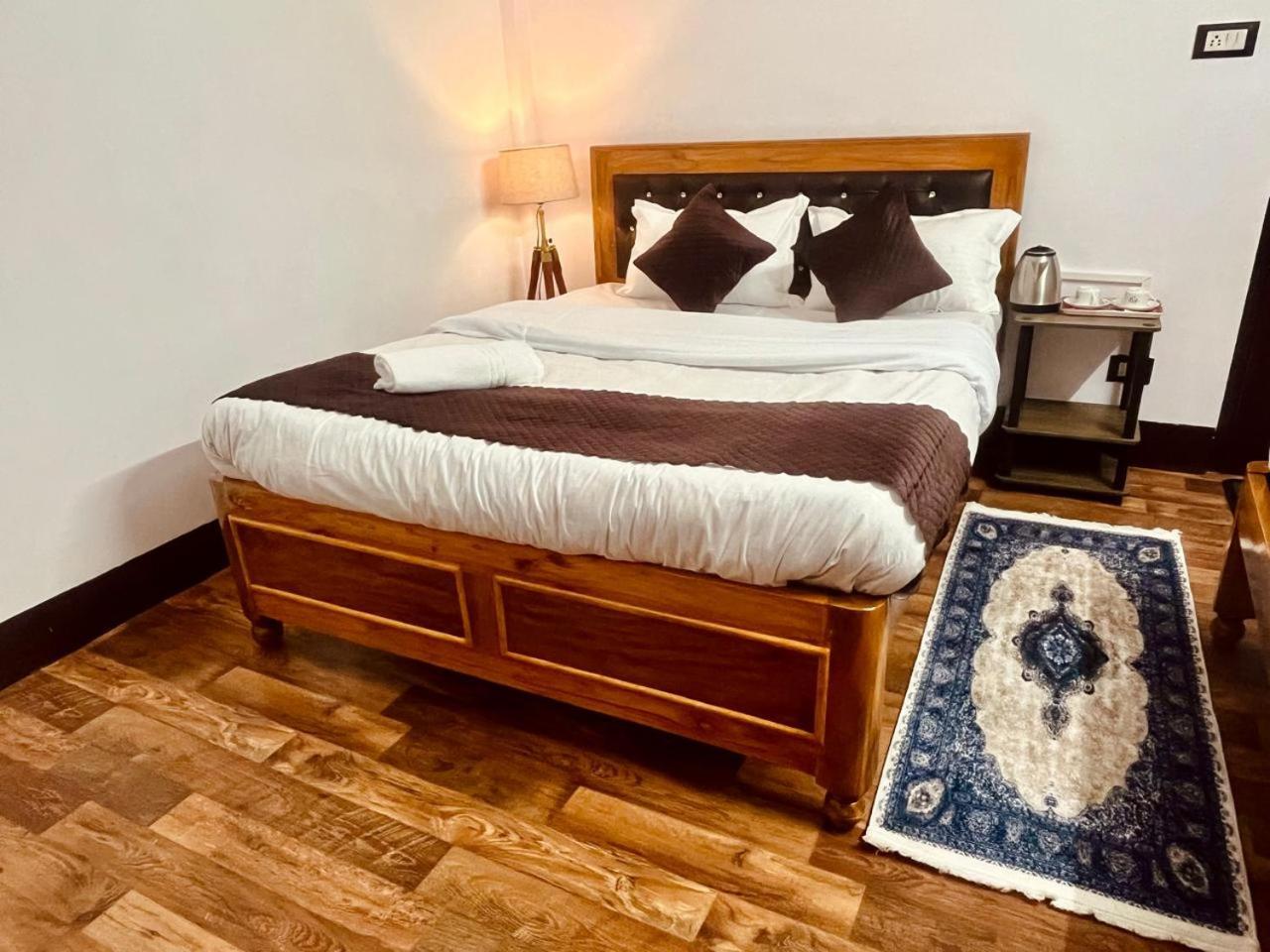 Forest Lodge - 80 Mts From Mall Road 다르질링 외부 사진