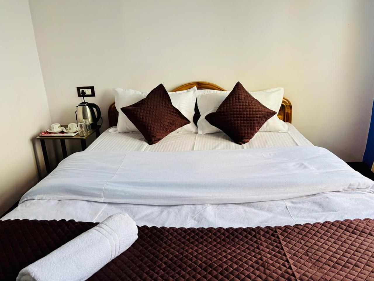 Forest Lodge - 80 Mts From Mall Road 다르질링 외부 사진