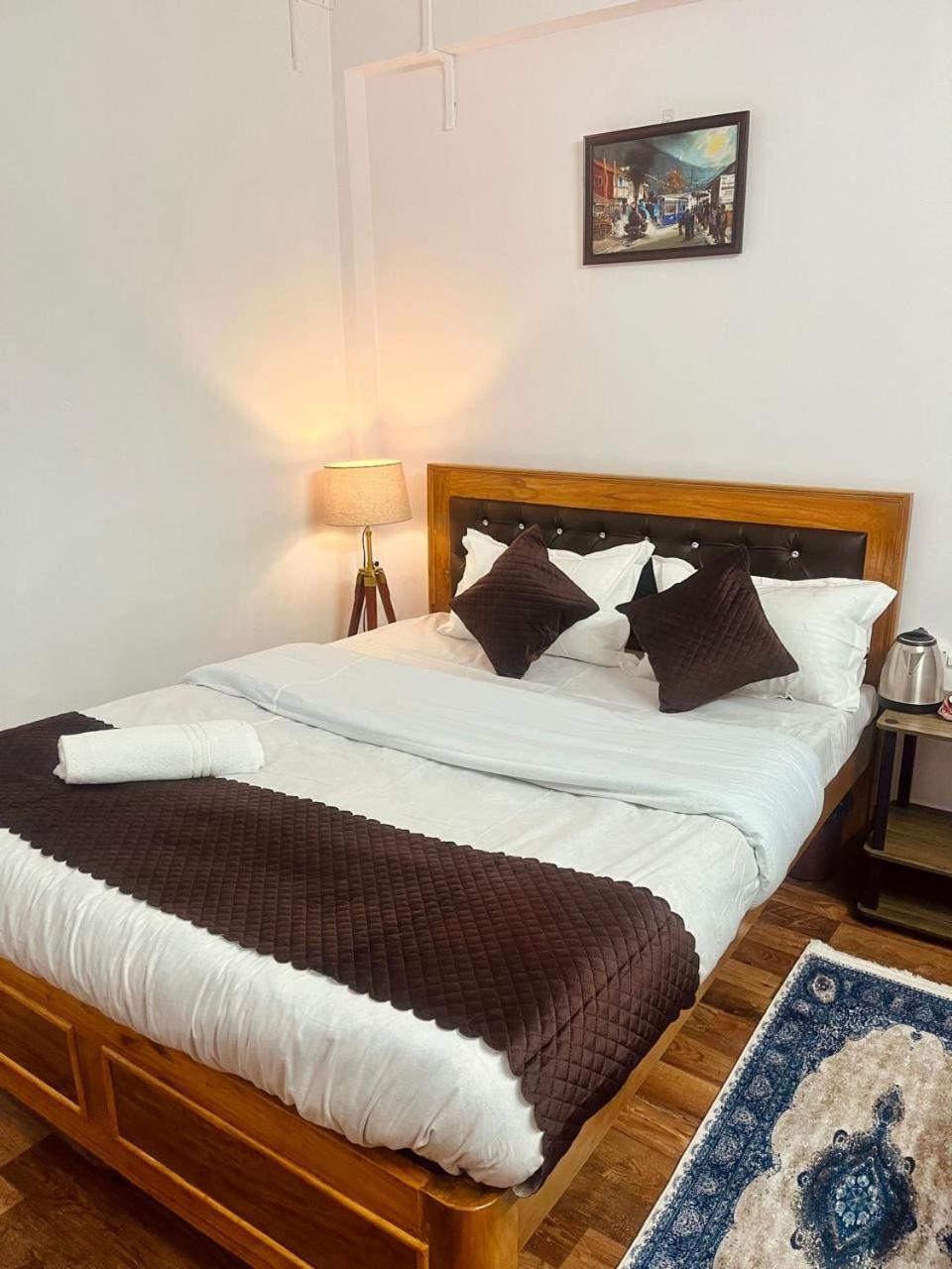 Forest Lodge - 80 Mts From Mall Road 다르질링 외부 사진