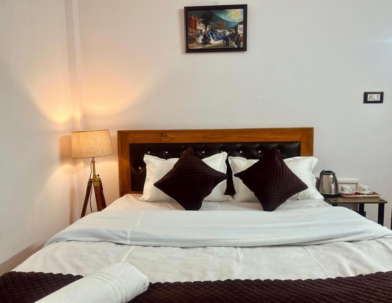 Forest Lodge - 80 Mts From Mall Road 다르질링 외부 사진
