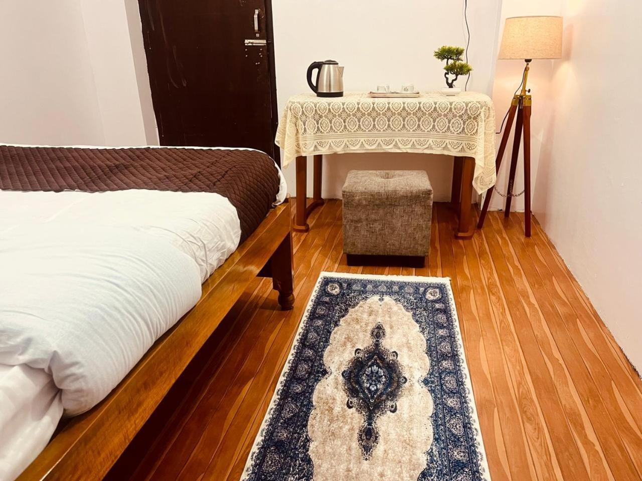 Forest Lodge - 80 Mts From Mall Road 다르질링 외부 사진