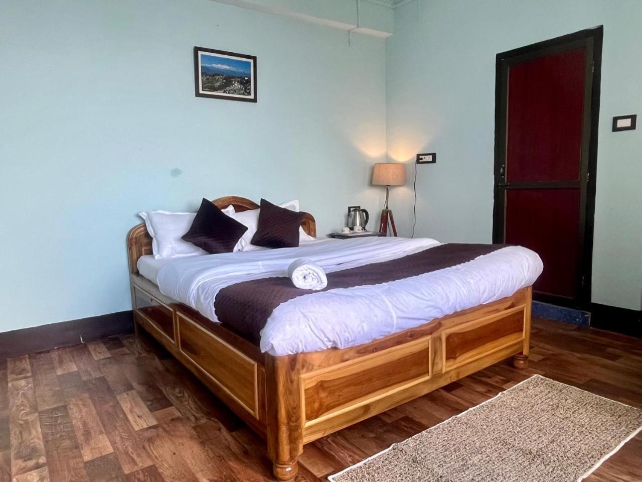 Forest Lodge - 80 Mts From Mall Road 다르질링 외부 사진
