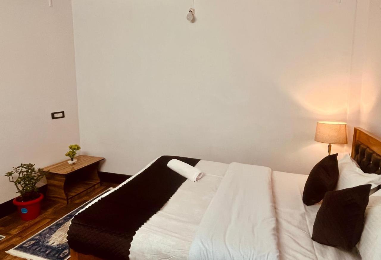 Forest Lodge - 80 Mts From Mall Road 다르질링 외부 사진