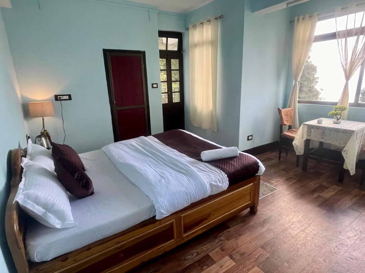 Forest Lodge - 80 Mts From Mall Road 다르질링 외부 사진