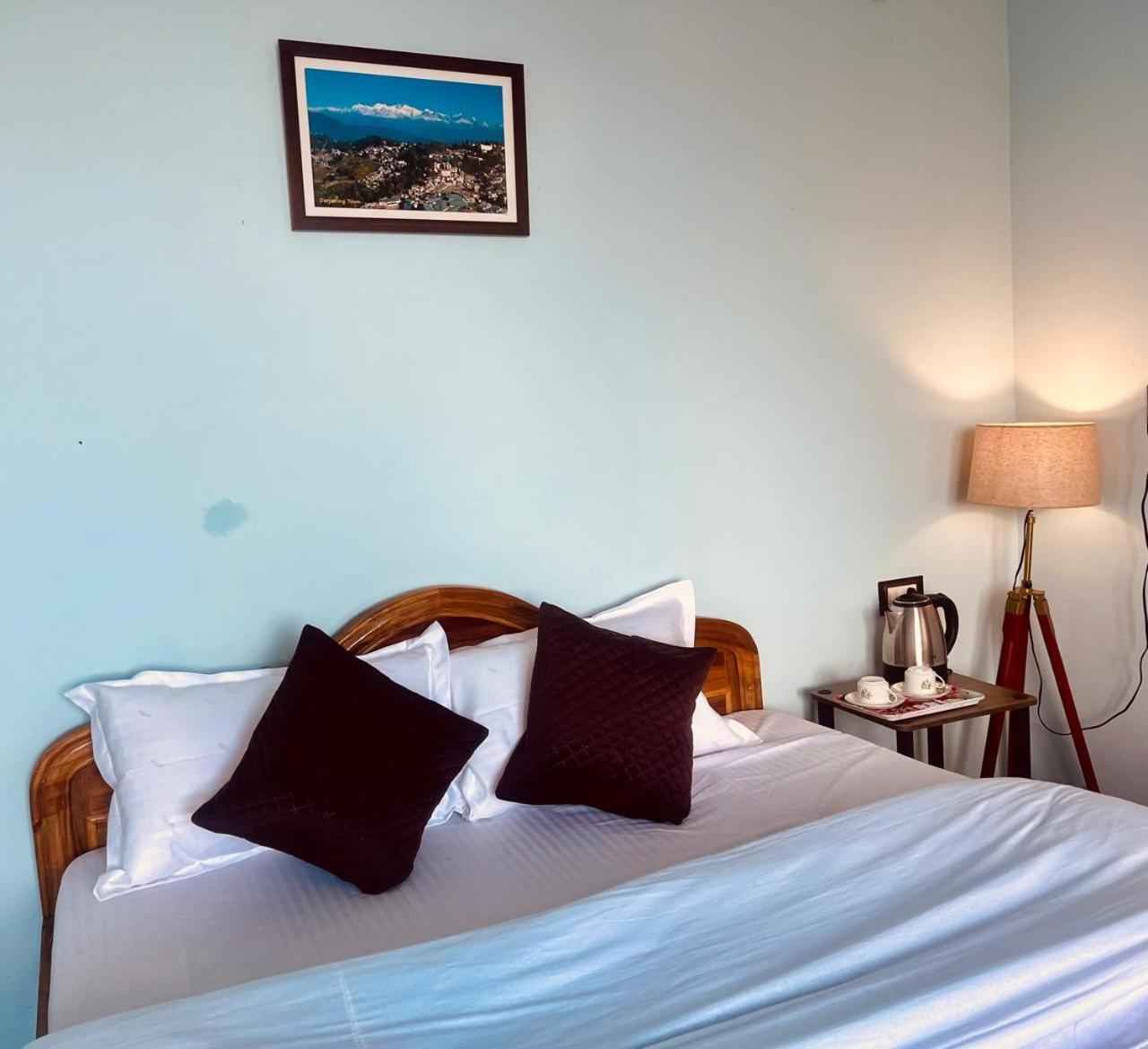Forest Lodge - 80 Mts From Mall Road 다르질링 외부 사진