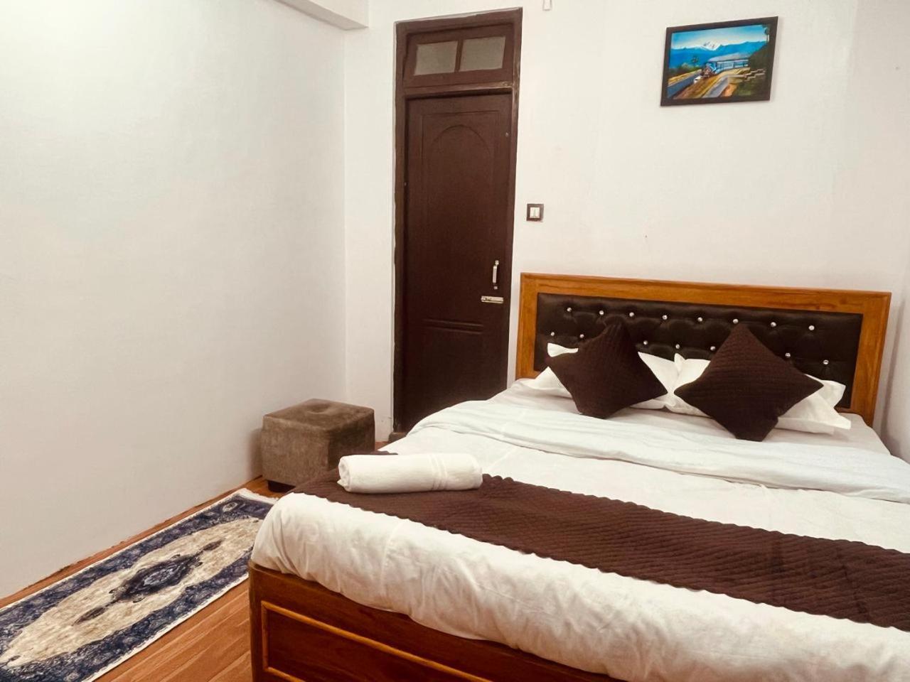 Forest Lodge - 80 Mts From Mall Road 다르질링 외부 사진