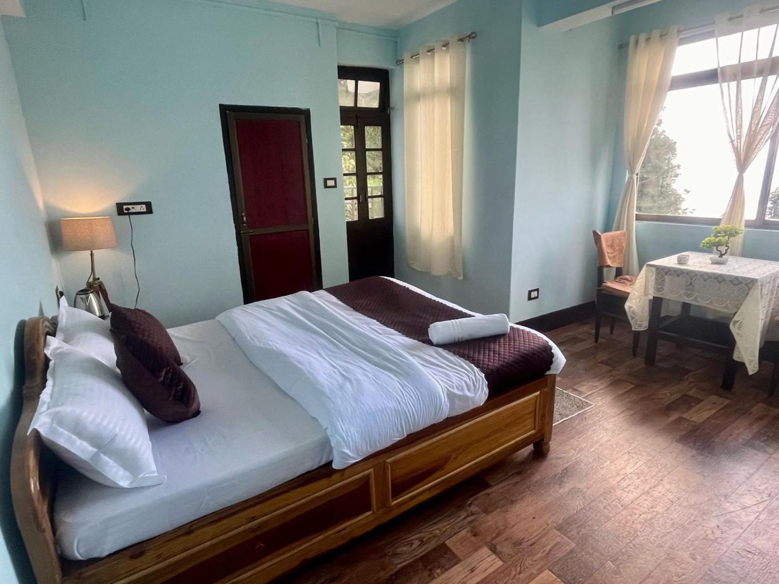 Forest Lodge - 80 Mts From Mall Road 다르질링 외부 사진