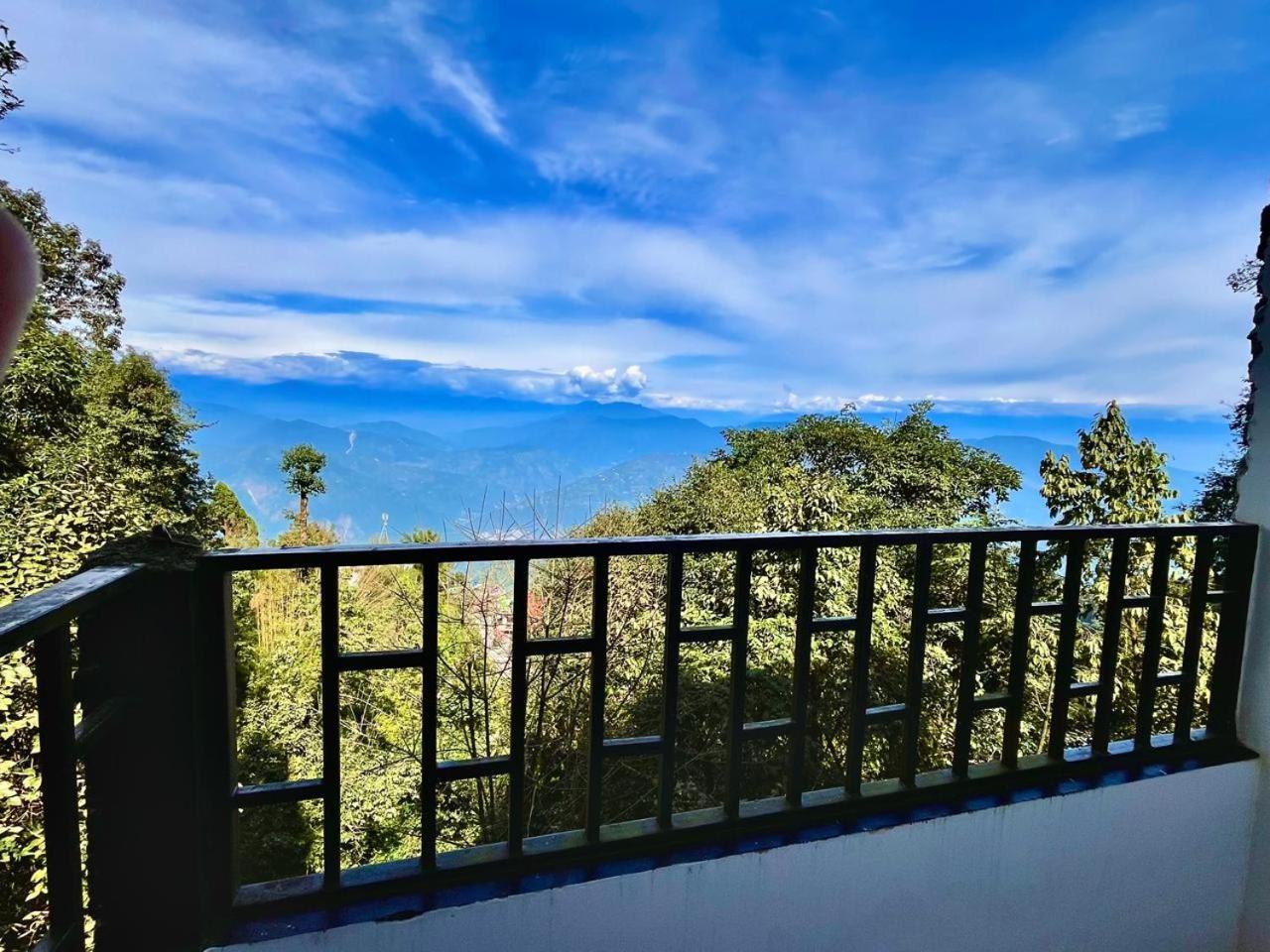 Forest Lodge - 80 Mts From Mall Road 다르질링 외부 사진