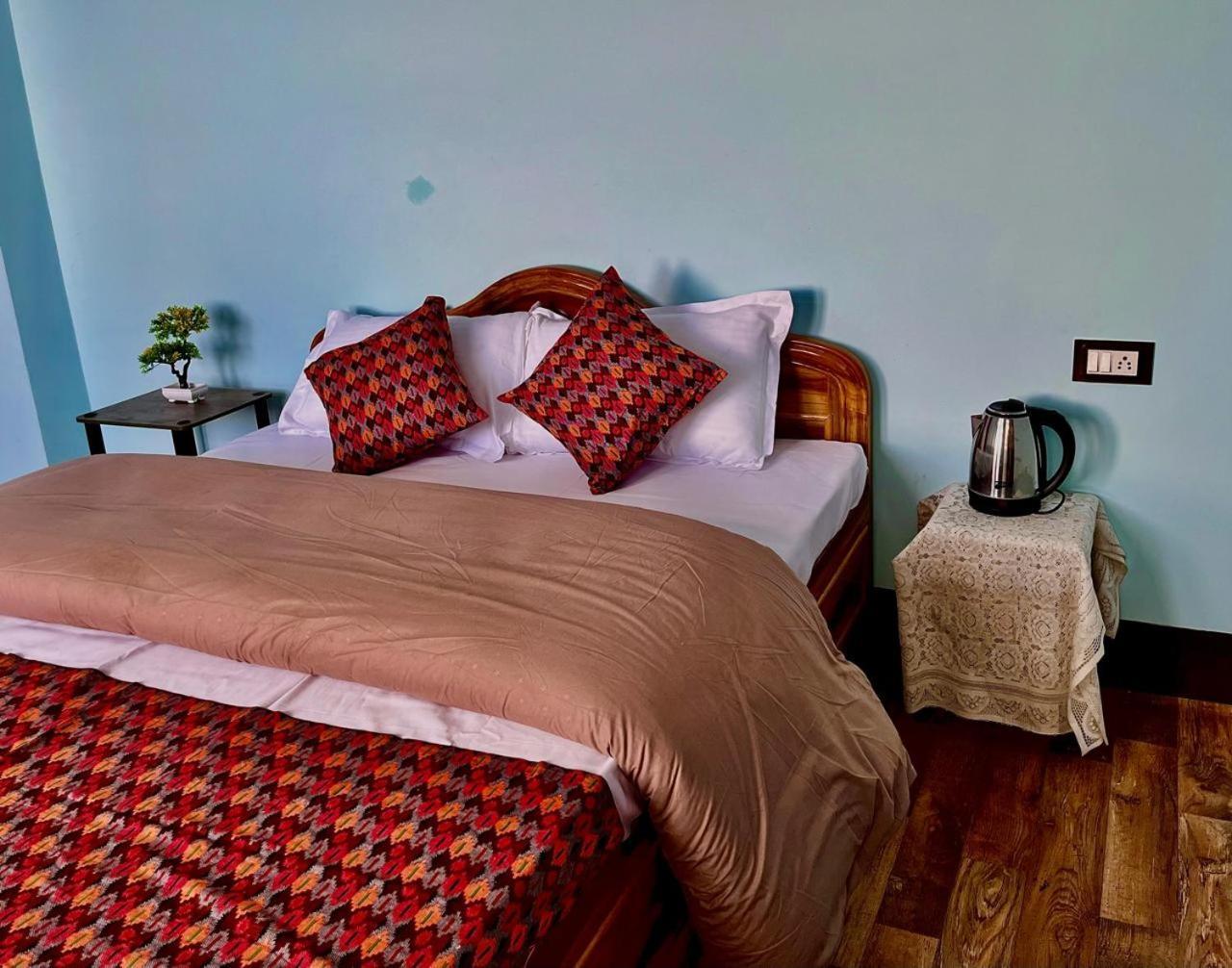Forest Lodge - 80 Mts From Mall Road 다르질링 외부 사진